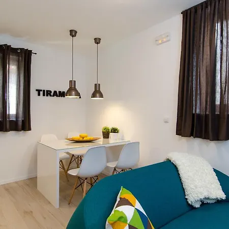 & Tiramola - Old Town ゲストハウス