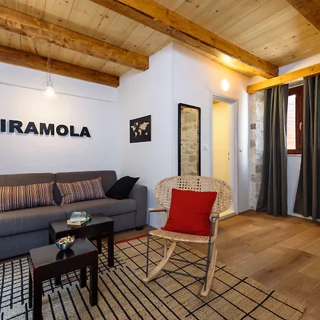 & Tiramola - Old Town 3* トロギール