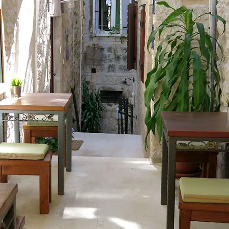 ゲストハウス & Tiramola - Old Town 3*