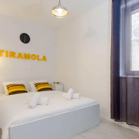 & Tiramola - Old Town トロギール