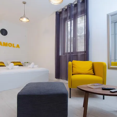 ゲストハウス & Tiramola - Old Town 3*