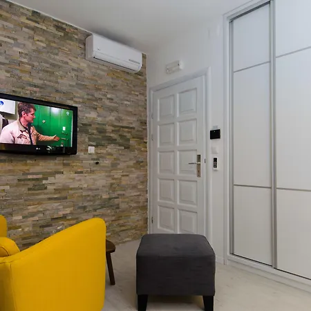 & Tiramola - Old Town ゲストハウス 3*