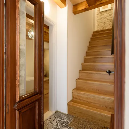 & Tiramola - Old Town