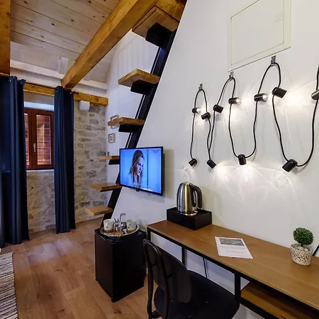 ゲストハウス & Tiramola - Old Town トロギール