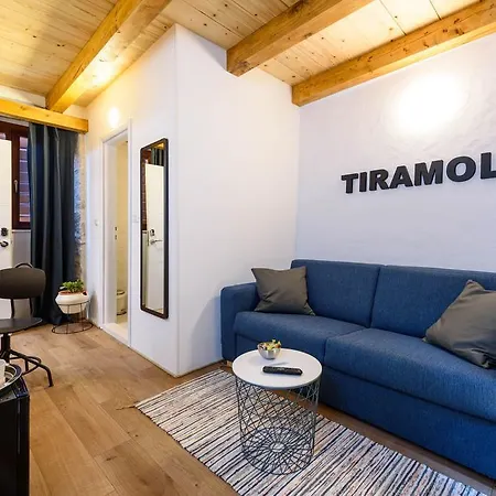 & Tiramola - Old Town ゲストハウス トロギール