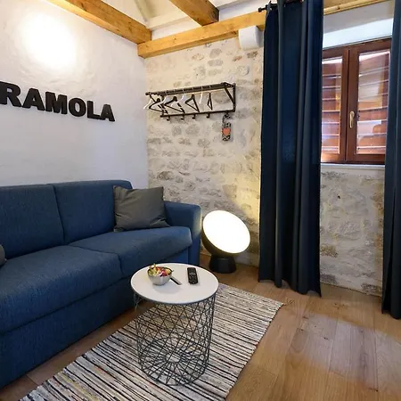 & Tiramola - Old Town トロギール