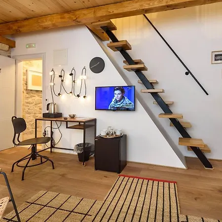 & Tiramola - Old Town ゲストハウス 3*