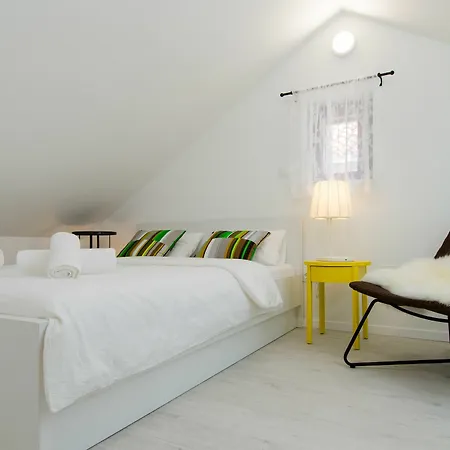 & Tiramola - Old Town 3*