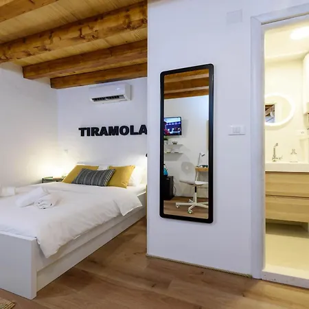 & Tiramola - Old Town ゲストハウス