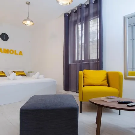 & Tiramola - Old Town Guest house